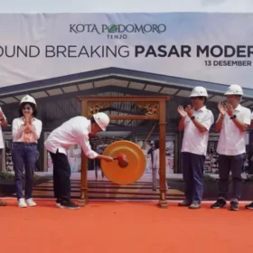 peletakan batu pertama pasar modern